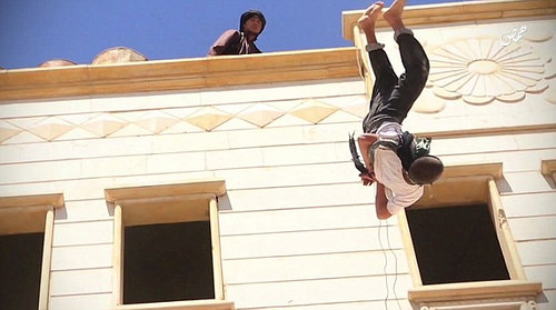 2B5C28E200000578-0-image-a-2_1439555792851 by follyofreason isis gay off roof photo